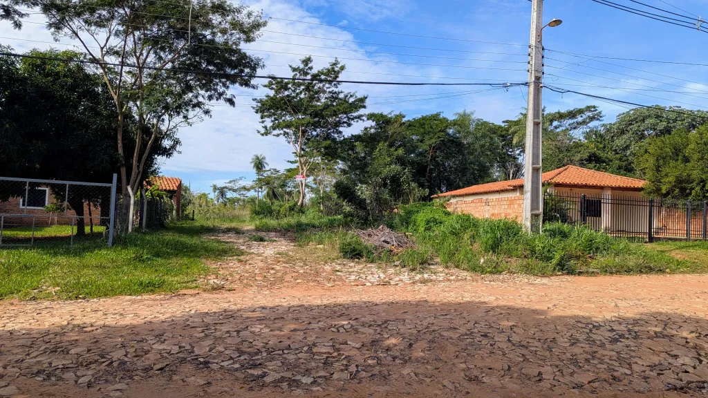 VENDO TERRENO EN ESQUINA EN LIMPIO - B° ISLA ARANDA — foto 3