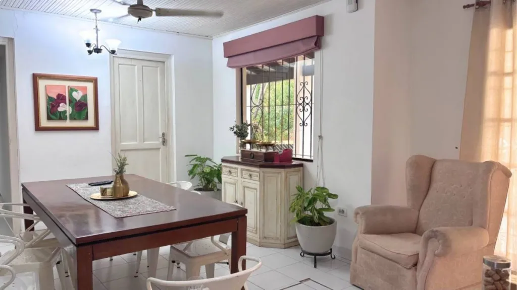 EN VENTA RESIDENCIA EN BARRIO MBURICAO — foto 2