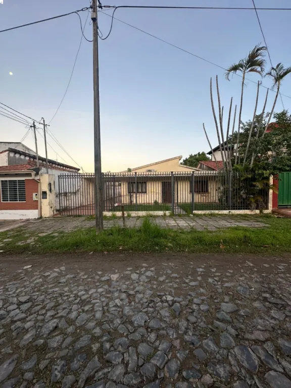 VENDO TERRENO EN BARRIO HERRERA - CASA A DEMOLER O REFACCIONAR — foto 2