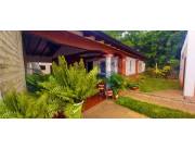 VENDO CASA AMOBLADA EN LAURELTY LUQUE