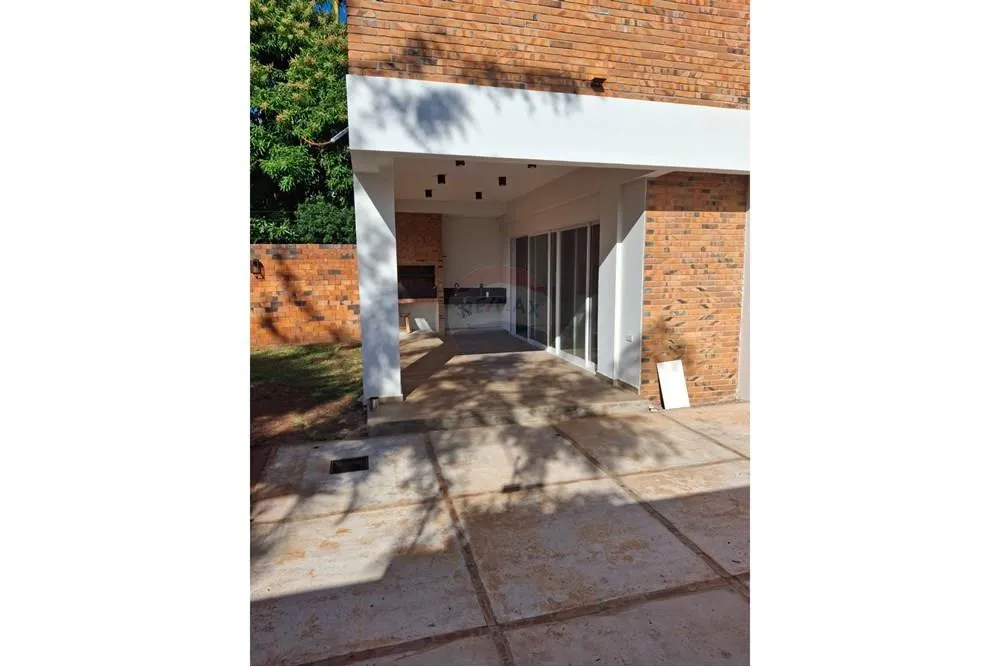 VENTA - DUPLEX - LUQUE DE 3 DORMITORIOS — foto 2