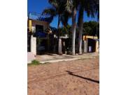 Vendo amplia casa en Ñemby barrio San Carlos