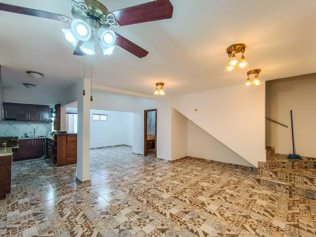 HERMOSO DUPLEX EN LAMBARE BARRIO MBACHIO — foto 2