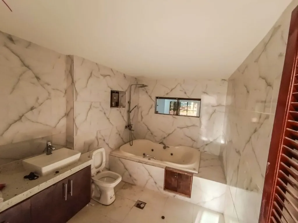 HERMOSO DUPLEX EN LAMBARE BARRIO MBACHIO — foto 3