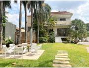 En Alquiler Amplia y Elegante Residencia en Barrio Carmelitas A390