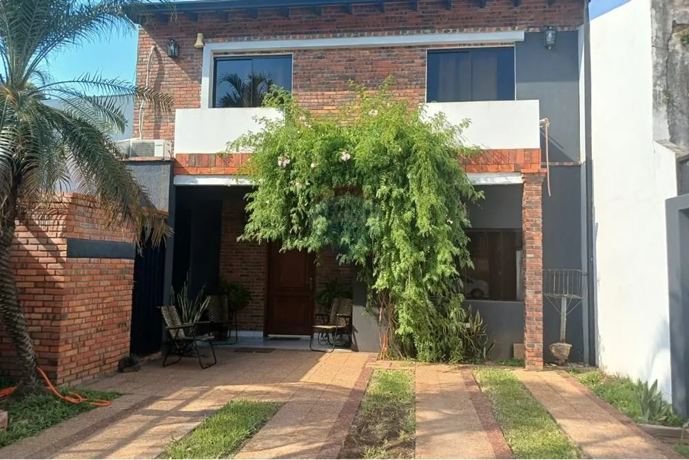 CASA EN VENTA EN LUQUE 5 DORMITORIOS — foto 2