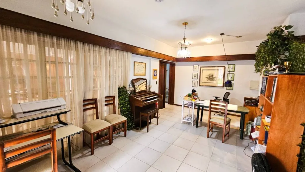 EN VENTA CASA 4 DORMITORIOS EN BARRIO JARA — foto 3