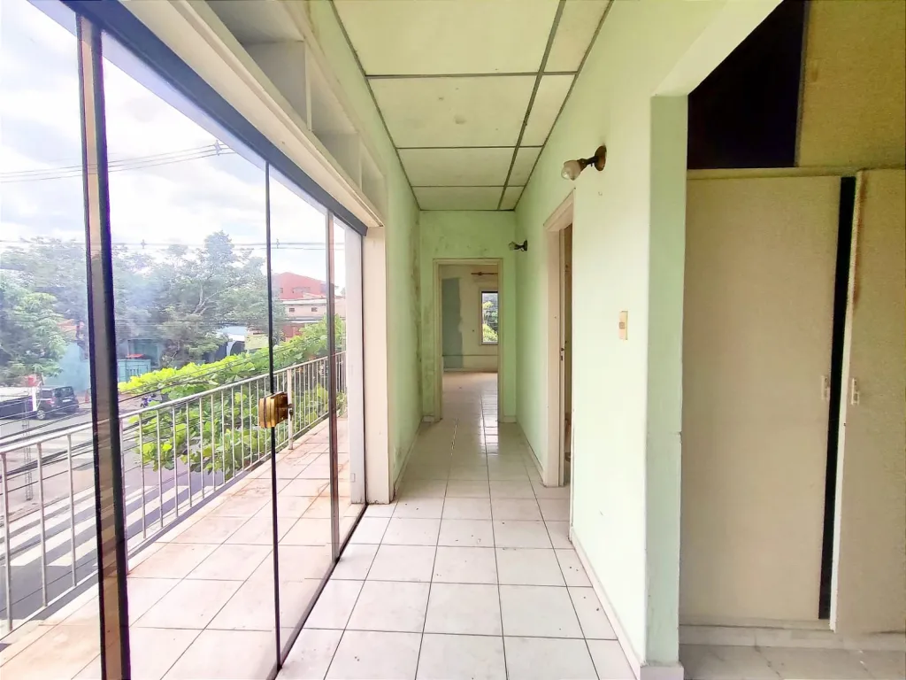 VENDO PROPIEDAD EN ESQUINA EN BARRIO SAJONIA — foto 3