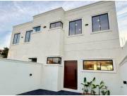 EN VENTA AMPLIO DÚPLEX A ESTRENAR EN LUQUE CUARTO BARRIO ZONA LOS JARDINES