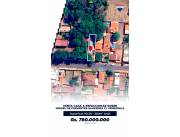 Vendo casa a refaccionar sobre Cervantes casi Venezuela