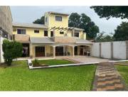 Vendo casa premium en Fdo de la Mora- Zona Sur