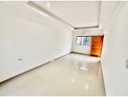 Vendo chale de tres habitaciones en laurelty entre san Lorenzo y Luque