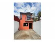 Vendo Duplex a pasos de la Av. Cacique Lambaré