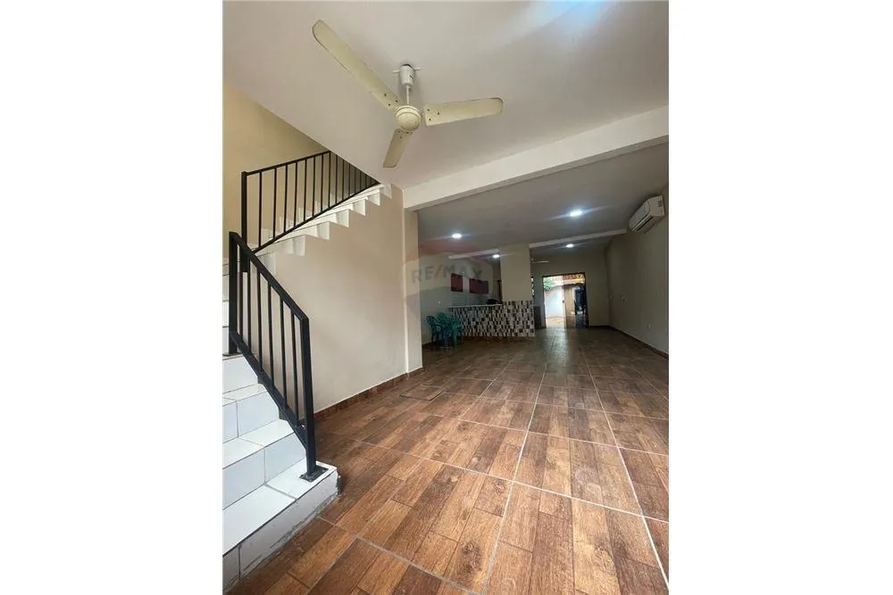Vendo Duplex a pasos de la Av. Cacique Lambaré — foto 2