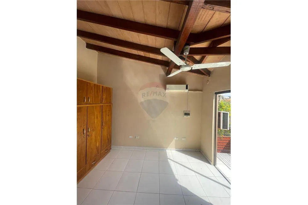 Vendo Duplex a pasos de la Av. Cacique Lambaré — foto 3