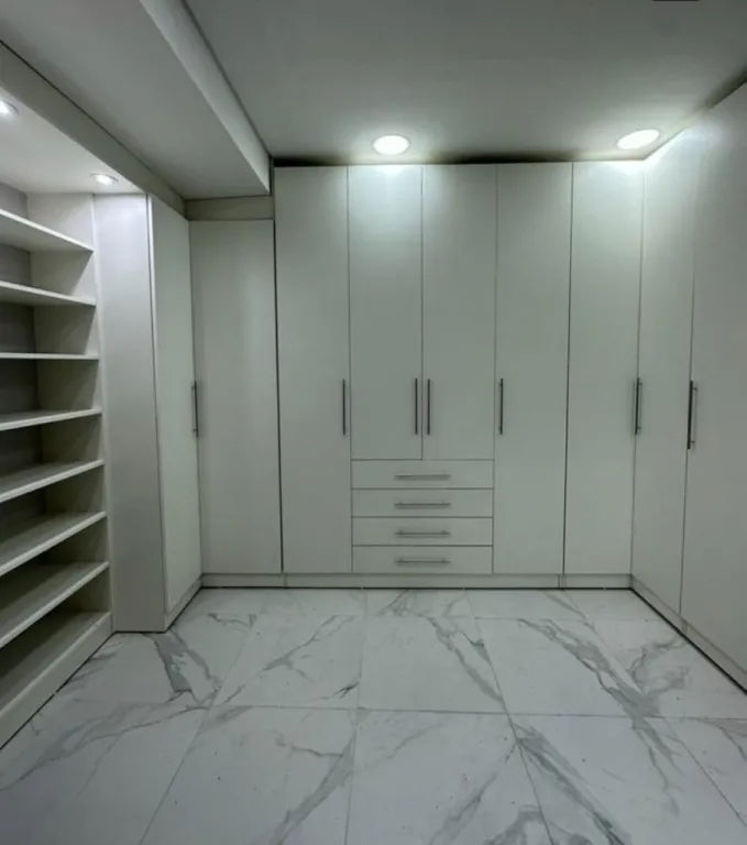 ALQUILO LUJOSO DUPLEX MINIMALISTA — foto 3