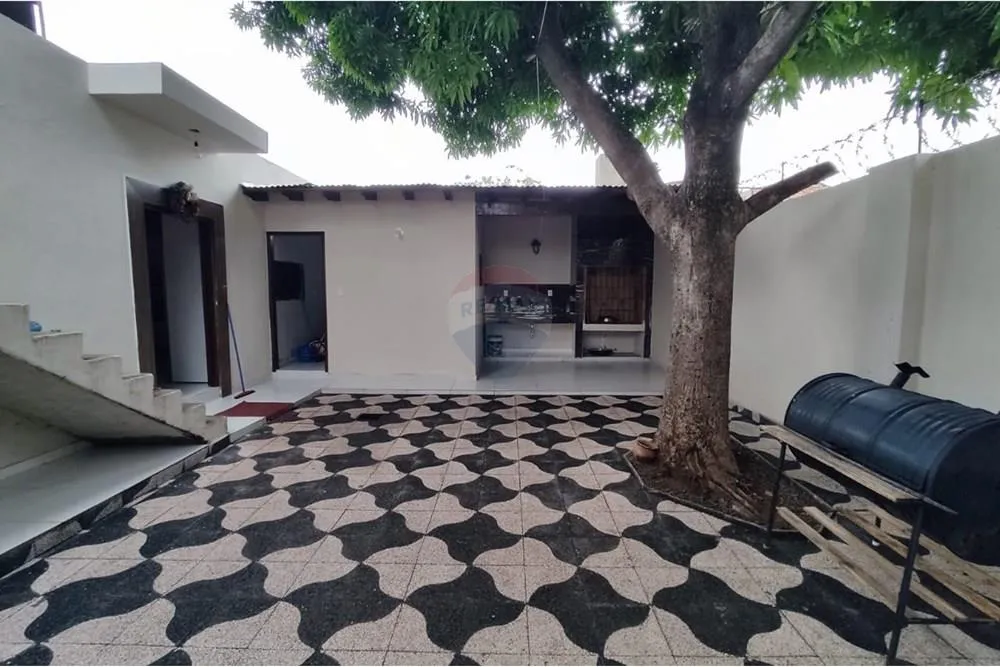 Casa-Venta-Mariscal Estigarribia esquina Pettirossi, Kennedy, Lambaré, Central — photo 3
