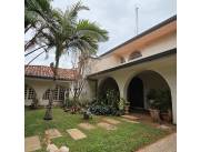 Vendo terreno de 1.748 m2 ,con construcción en los laureles Asunción