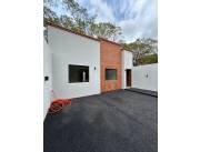 VENDO HERMOSO CHALET EN LAMBARÉ