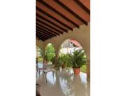 Vendo hermosa casa sobre DOS terrenos en LUQUE - Laurelty