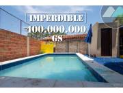 CASA CON PISCINA Y PATIO. ÑEMBY, BARRIO MBOKAJATY