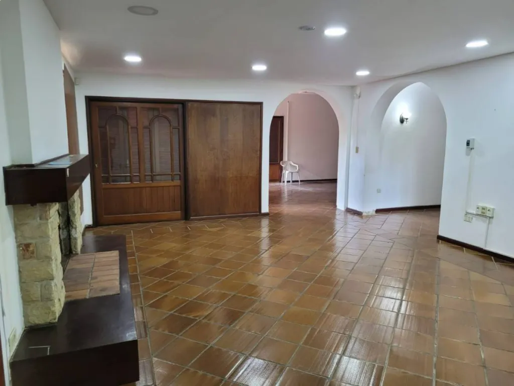 EN VENTA AMPLIA PROPIEDAD EN B°SAN CRISTOBAL-ASUNCIÓN. — foto 2