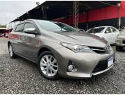 Vendo Toyota Auris año 2012 Motor 1.8cc Naftero Recien Importado Comando volante Aa y c