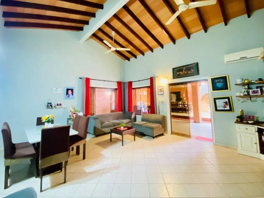 VENDO AMPLIA CASA EN FDO DE LA MORA ZONA SUR — foto 2
