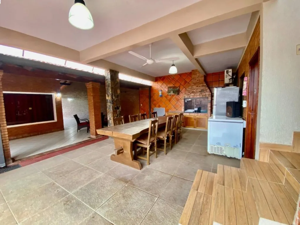VENDO AMPLIA CASA EN FDO DE LA MORA ZONA SUR — foto 3