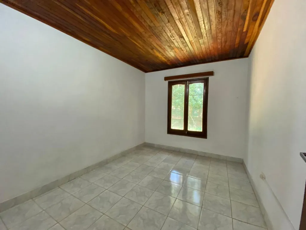 VENDO CASA QUINTA EN CABAÑAS CAACUPÉ + 160 M2 DE TERRENO EN OFERTA — foto 2