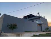 VENDO IMPONENTE CASA EN YPANÉ