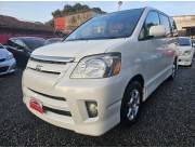 HERMOSO Y UNICO TOYOTA NOAH SERIE S REC. IMPORT. 2005/06 PERLA MOTOR 2.0. AUT. DOBLE TECHO