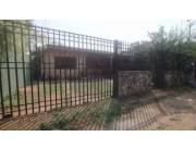 Vendo amplia casa a cuadras de Acceso Sur: 📌 Limite Ñemby con San Antonio