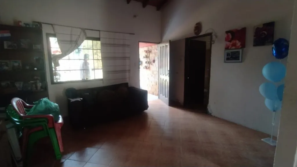 Vendo amplia casa a cuadras de Acceso Sur: 📌 Limite Ñemby con San Antonio — foto 2
