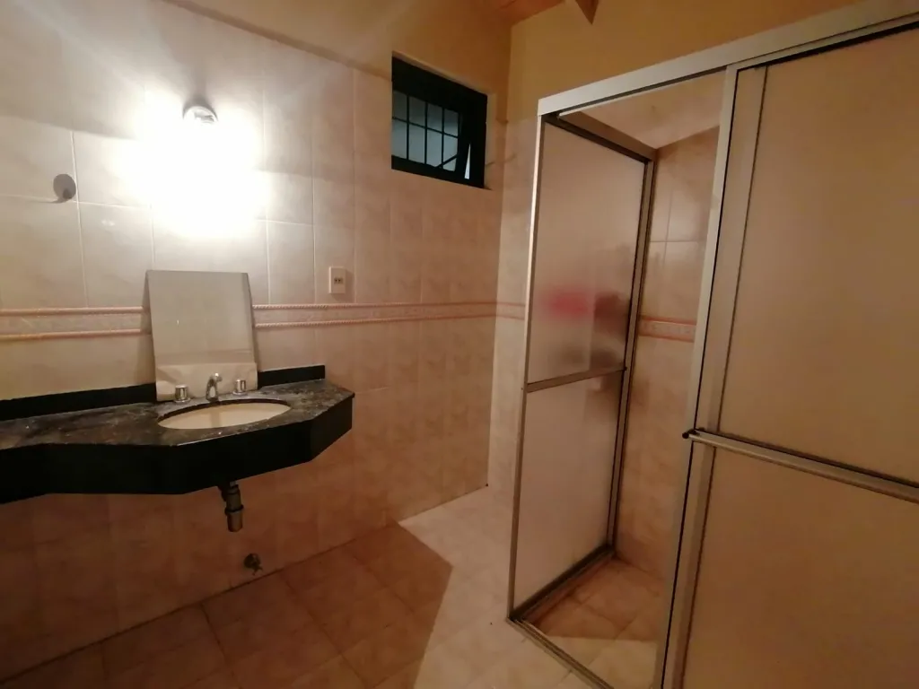 VENDO CASA EN BO. MBURUCUYA, ZONA SUPER RESIDENCIAL — foto 3