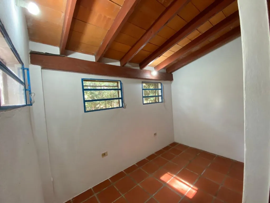 VENDO CASA QUINTA EN CABAÑAS CAACUPE + 160 M2 DE TERRENO EN OFERTA — foto 2