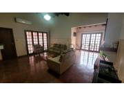 En venta casa con excelente ubicación en zona muy segura en B° Mburicao