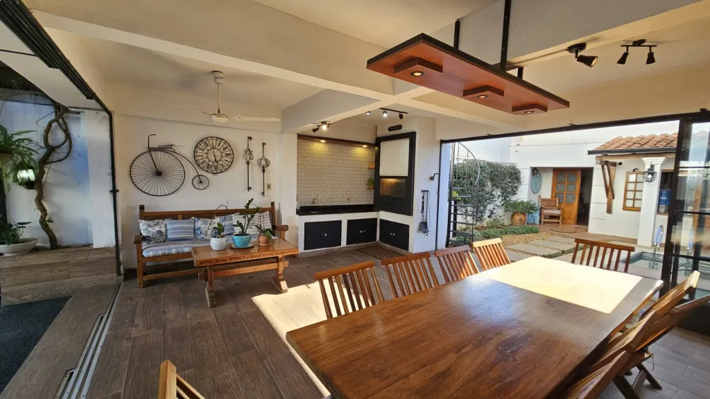 ¡DISPONIBLE EN ALQUILER! HERMOSO CHALET EN B° MBURUCUYA — foto 3