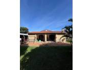 VENDO casa a terminar. A 1 cuadra del HOSPITAL REGIONAL DE PARAGUARÍ