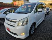 HERMOSO Y UNICO TOYOTA NEW NOAH REC. IMP. PERLA 2008/09 MOTOR 2.0. TRES HILERAS FUL EQUIPO