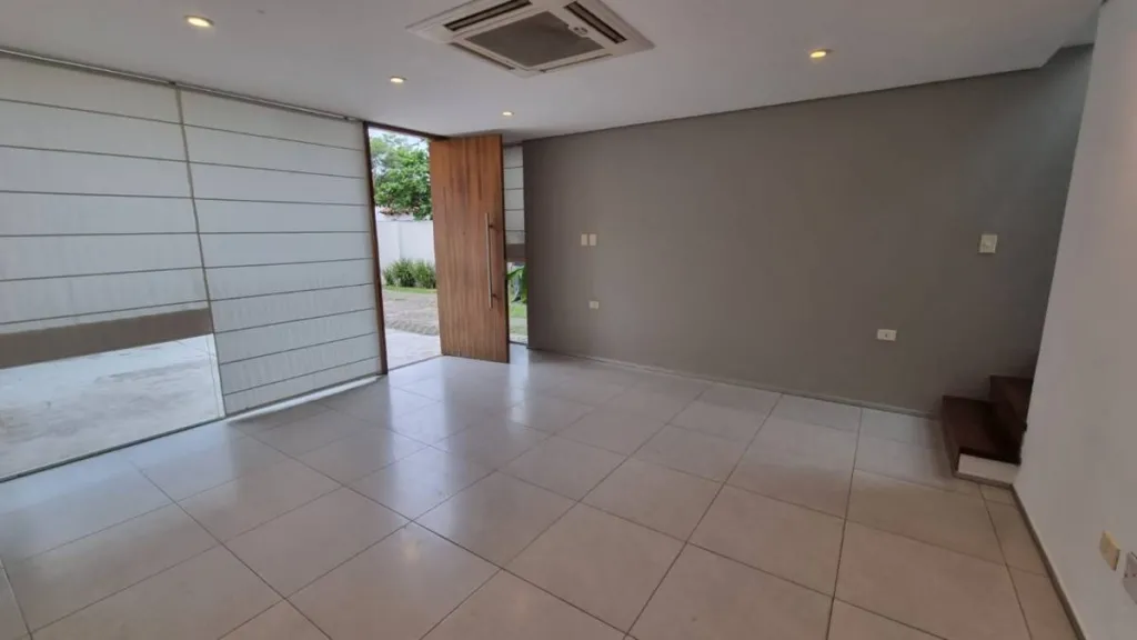 Se alquila hermoso dúplex ubicado en barrio San Jorge — foto 3