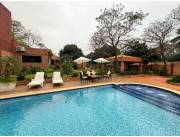 VENDO AMPLIA RESIDENCIA EN LUQUE A MINUTOS DE CONMEBOL