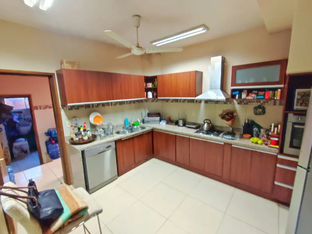 VENDO RESIDENCIA EN BARRIO CERRADO, ZONA LAGUNA GRANDE — foto 3