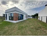 VENDO CASA QUINTA A ESTRENAR EN YPACARAI