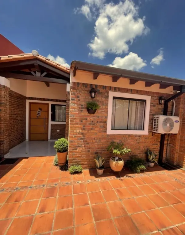 VENDO HERMOSO DUPLEX EN VILLA ELISA — foto 2