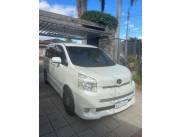 TOYOTA VOXY 2010 IMPORTADO POCO USO 54.000 KM