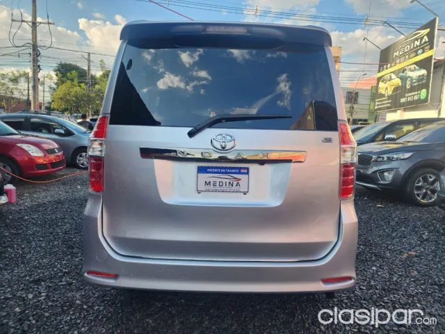 Toyota Noah 2010 — foto 3