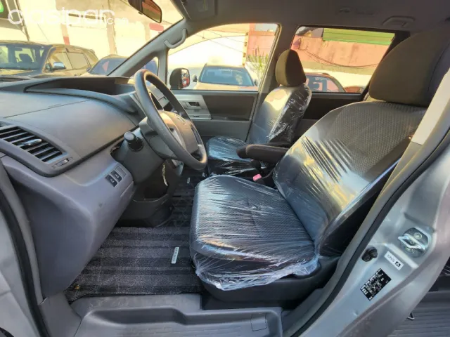 Toyota Noah 2010 — foto 4