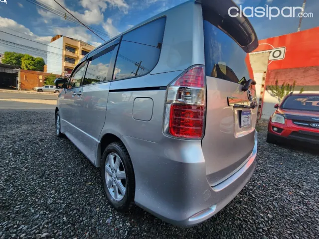 Toyota Noah 2010 — foto 7