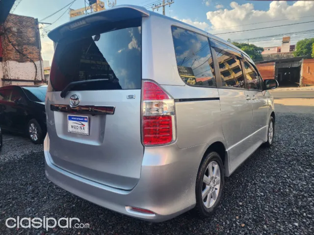 Toyota Noah 2010 - foto 8